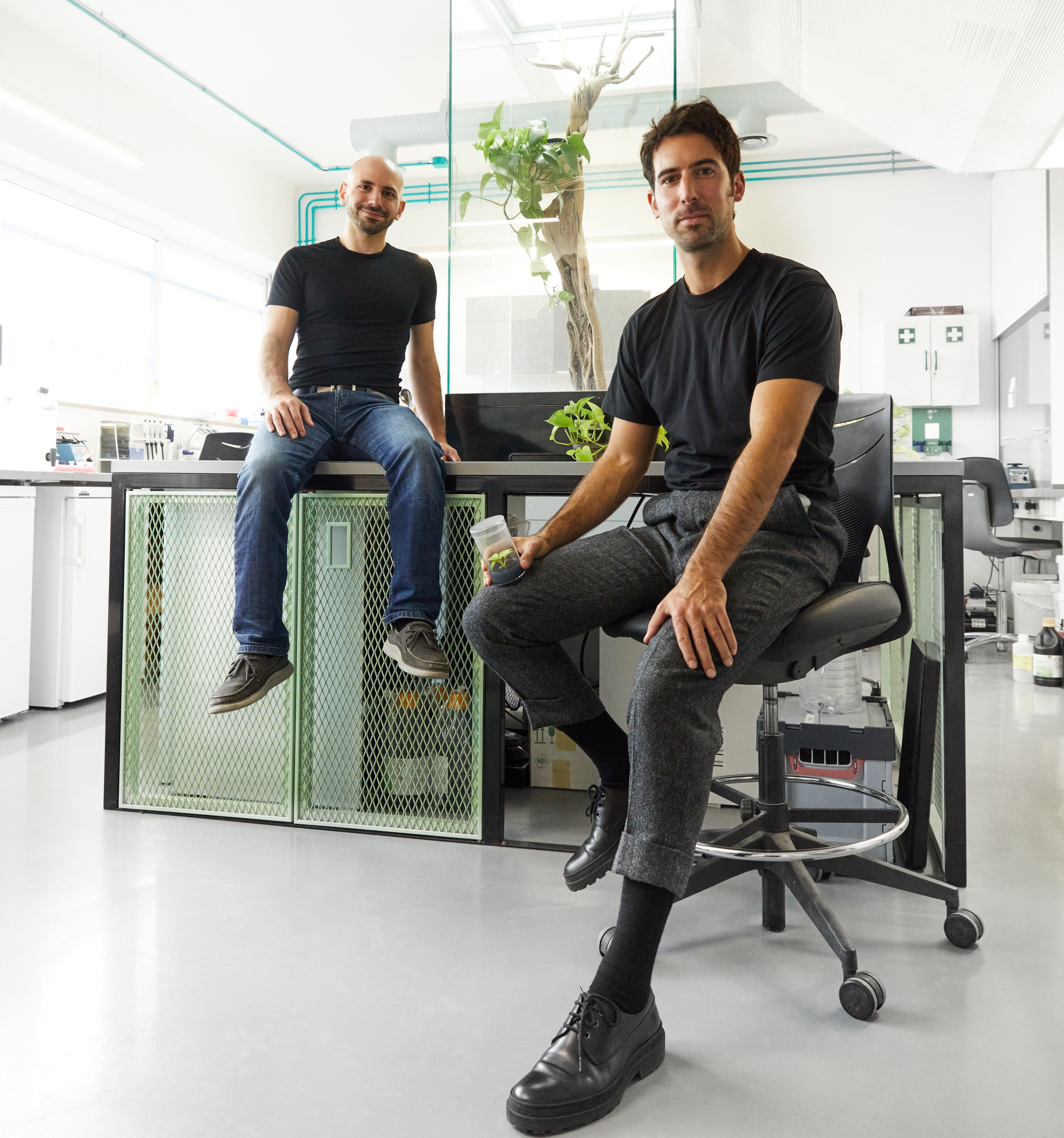 Co-founders of Neoplants sitting in lab